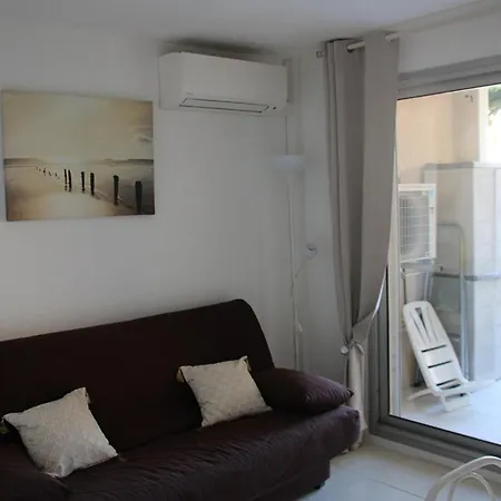 Calme Avec Piscine Et Parking, Proche Du Lavandou - Fr-1-803-7 Daire *