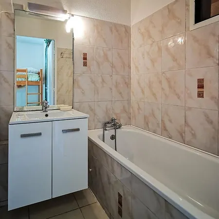 Апартаменты Calme Avec Piscine Et Parking, Proche Du Lavandou - Fr-1-803-7 Ле-Лаванду