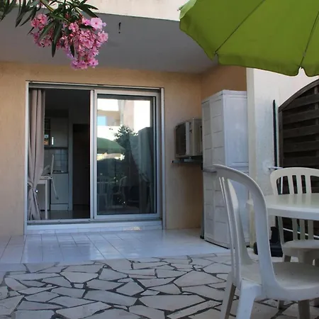 Calme Avec Piscine Et Parking, Proche Du Lavandou - Fr-1-803-7 Le Lavandou