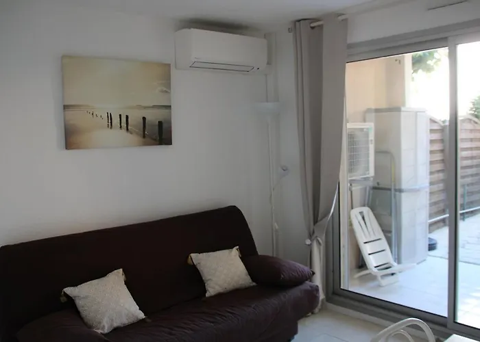 Calme Avec Piscine Et Parking, Proche Du Lavandou - Fr-1-803-7 Lägenhet *