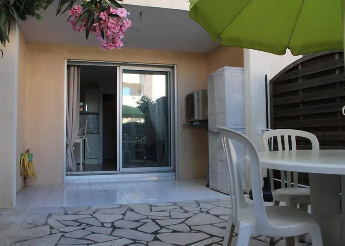 Calme Avec Piscine Et Parking, Proche Du Lavandou - Fr-1-803-7 Le Lavandou